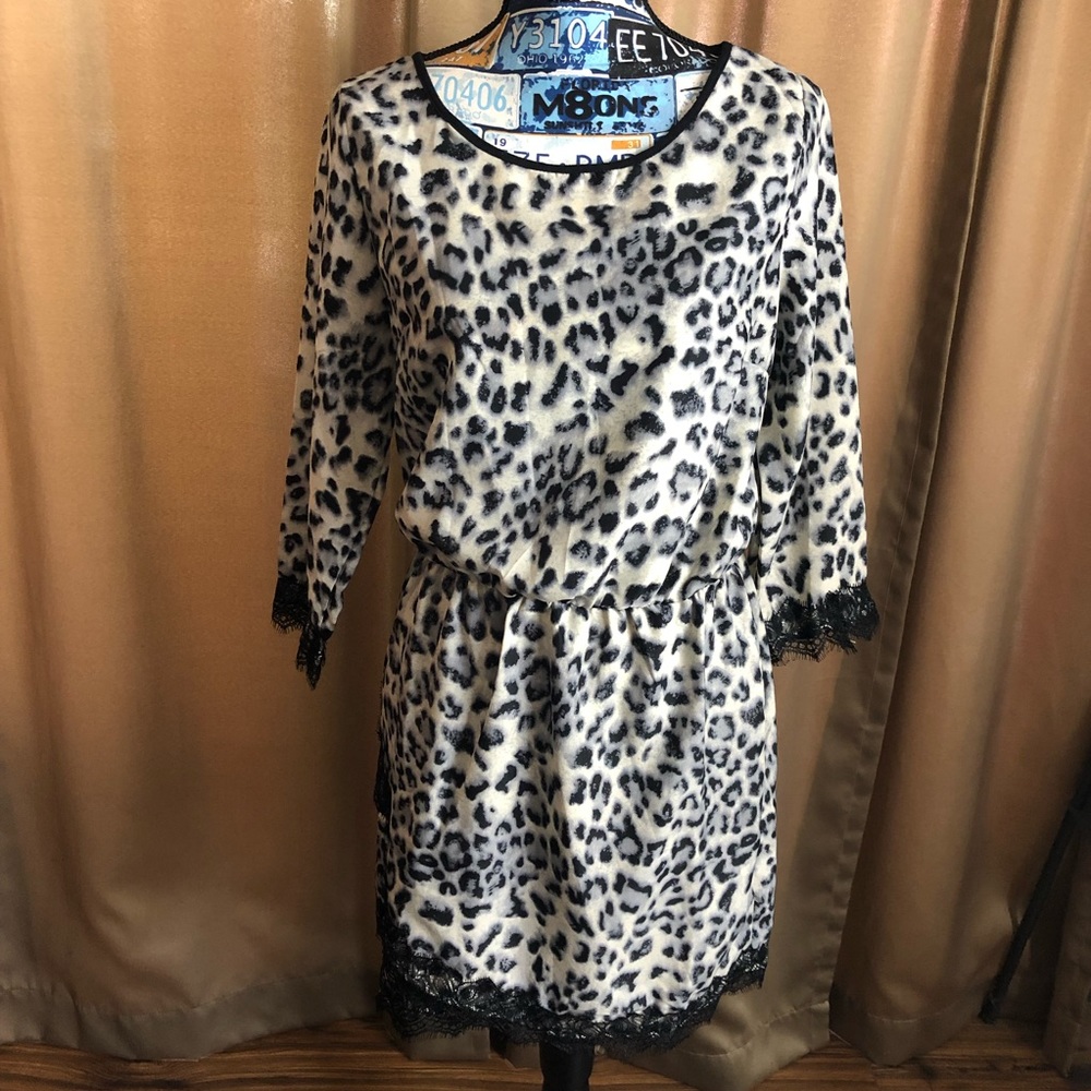 LovPosh Animal Print Lace 3/4 Sleeve Dress